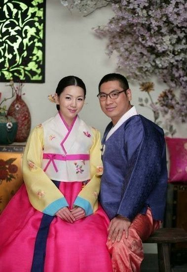 而池妍玉的对象,并不是肌肉猛男,而是普通上班族.