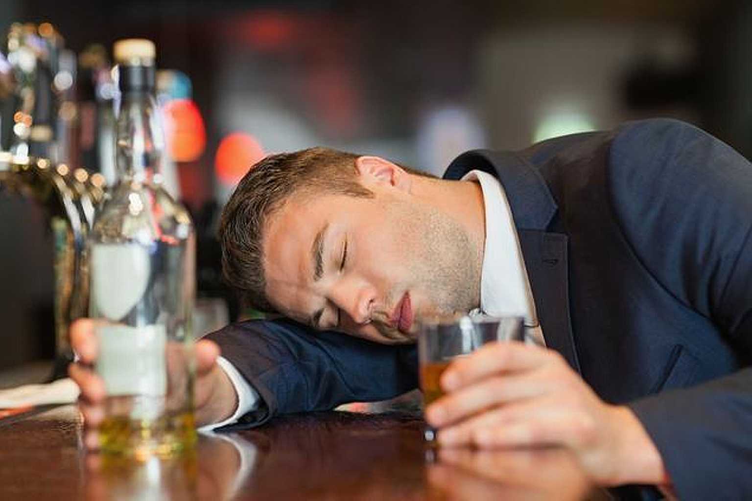长期喝酒的男人，酒后四个危险信号，提醒：中有一个，就趁早戒酒_现象